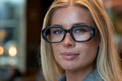 ADRIANA solid black Reading Glasses. NYHET