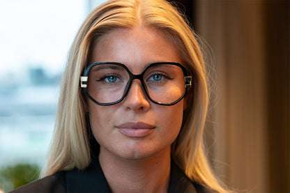 AMIE turtle solid black Reading Glasses. NYHET