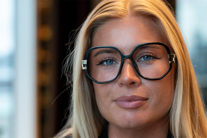 AMIE turtle solid black Reading Glasses. NYHET