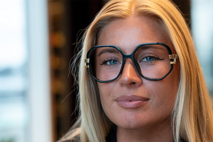 AMIE turtle solid black Reading Glasses. NYHET