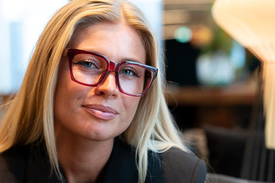 KELDA transp dark red Reading Glasses.