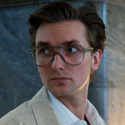 JONATHAN transp grey Reading Glasses. Favorit.